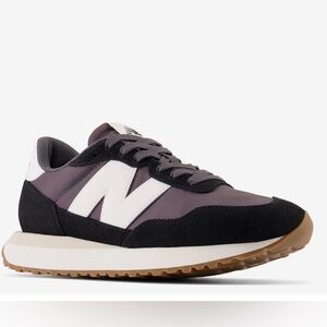 New Balance 237 Women’s Sneaker (Black/White/Grey - Size 8 - New in box)